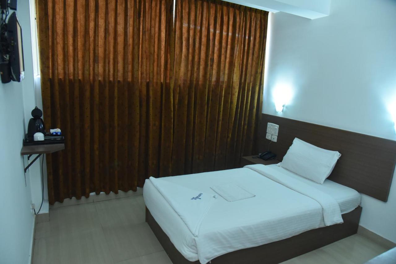 Emporium Hotel Mangalore Buitenkant foto